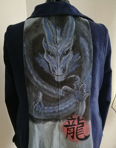 Jeans Upcycling mit Drache