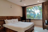 pushpa-vatika-resort-panvel-bed-room_edited.jpg