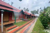 yelves-cottage-entrance_edited.jpg