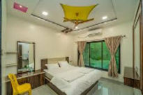 happy-stay-villa-bed-room_edited.jpg
