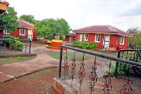 prathamesh-holiday-home-entry-gate_edited.jpg