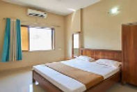 tavasalkar-hotel-bed-room_edited.jpg