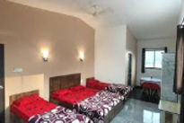 shobha-farm-house-bed-room_edited.jpg