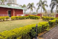 nargis-farm-resort-specious-lawn_edited.jpg