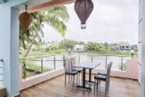 lotus-lake-view-resort-dinning-table_edited.jpg