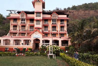 whistling-palms-beach-resort-front-view_edited.jpg