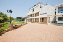 sea-land-kihim-entrance-road_edited.jpg