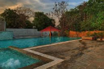 rehcruz-swimming-pool_edited.jpg