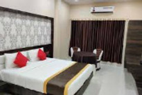 gajanan-heritage-and-resort-kannad-bed-room_edited.jpg