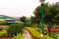 chandoli-resort-entrance_edited.jpg