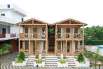 the candlewood-resort-front-view_edited.jpg
