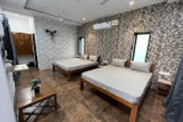 devasmi-breeze-resort-bed-room_edited.jp