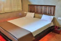 sanman-beach-resort-bed-room_edited.jpg