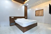 sea-shell-resort-bed-room_edited.jpg