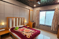 neelam-hill-resort-bhimashankar-bed-room_edited.jpg