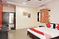 hotel-midway-park-shapur-bed-room_edited.jpg