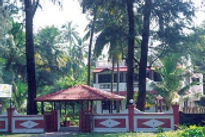 seawoods-beach-hotel-entrance_edited.jpg