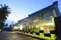 opulence-boutique-resort-entrance_edited.jpg