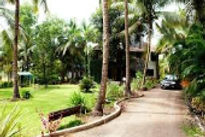 shree-savli-guest-bed-entrance-road_edited.jpg