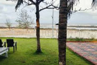 sea-view-beach-resort-on- beach_edited.jpg