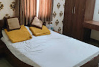 hotel-grand-ashoka-gangapur-bed-room