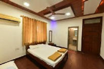 palm-beach-paradise-bed-room-view_edited.jpg
