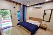 skylight-resort-bed-room_edited.jpg