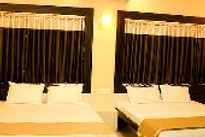 hotel-shri-gondavale-family-room_edited.jpg