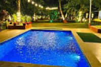 stay-on-the way-swimming-pool_edited.jpg