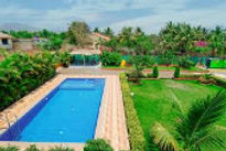 berryl-resort-swimming-pool_edited.jpg