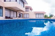 shetty-farms-swimming-pool_edited.jpg