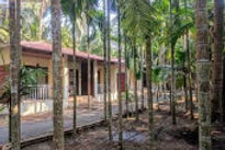 leafy-cottages-entrance_edited.jpg