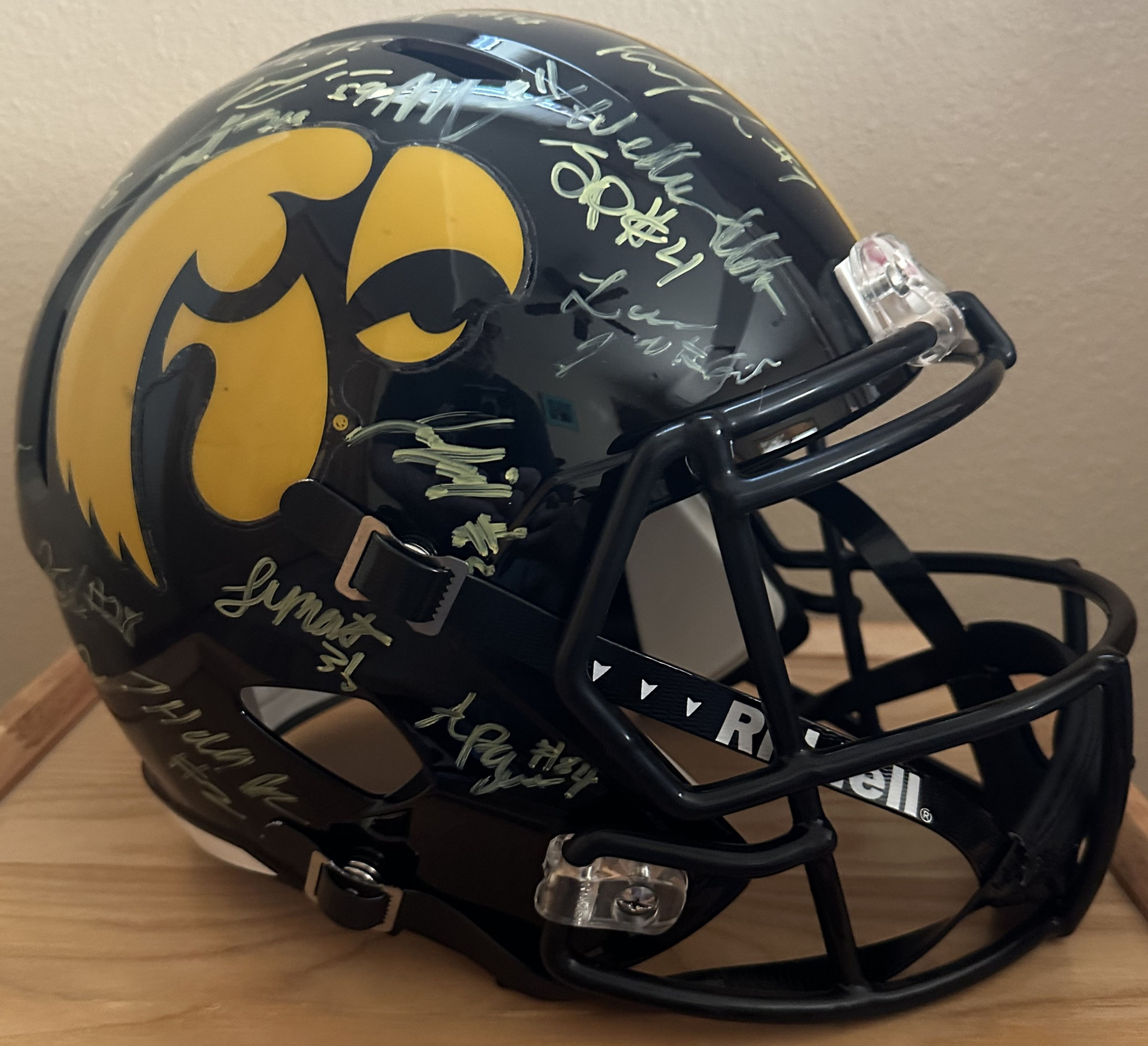 2025 IOWA HAWKEYE TEAM SIGNED FULL-SIZE HELMET
