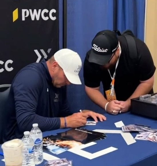 Thumbnail: BRIAN URLACHER SIGNED 8x10 PHOTO