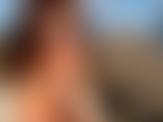 femme solaire cheveux au vent