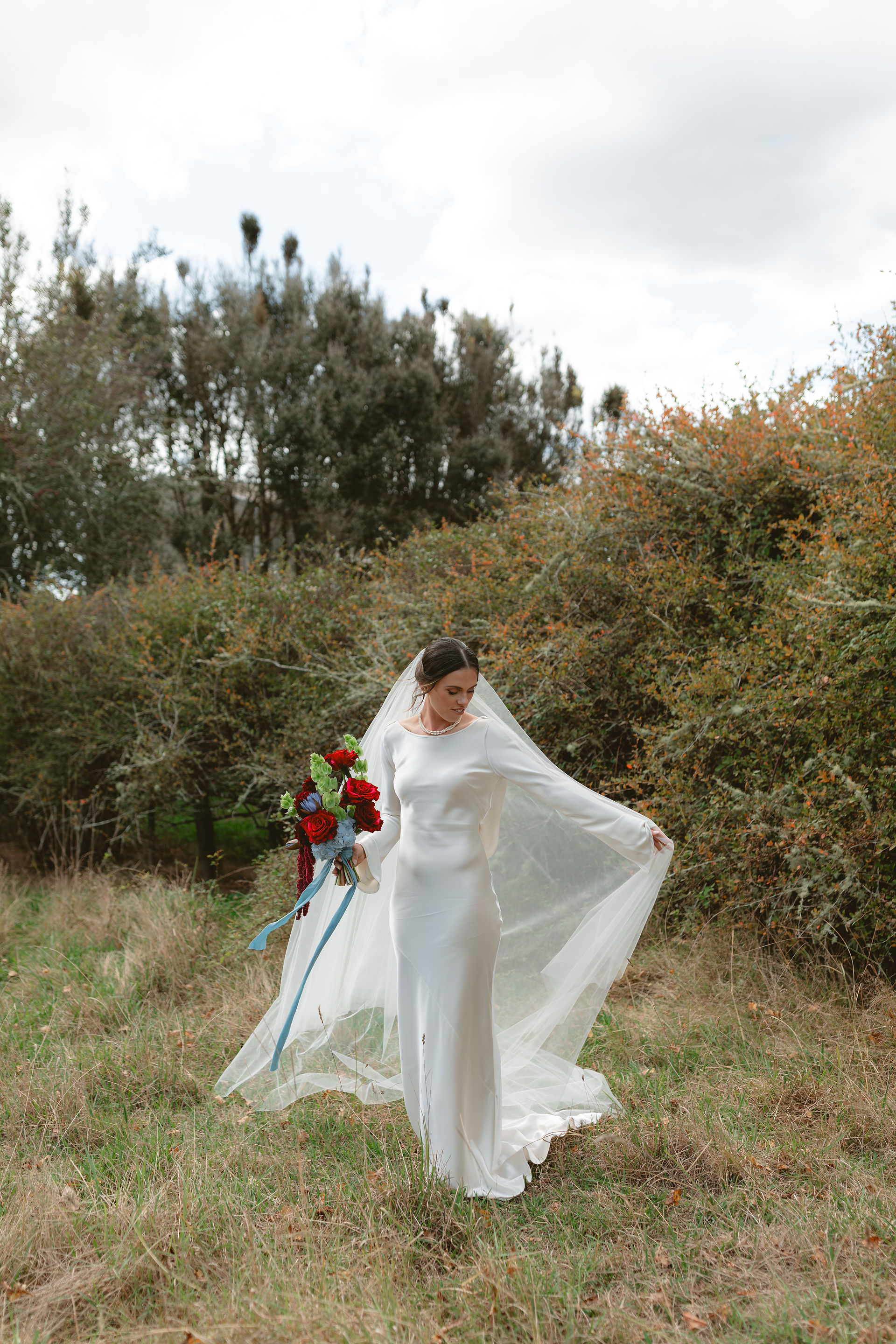 Bold modern wedding florals at the hunting lodge Auckland 
