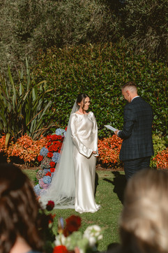 Bold modern wedding florals at the hunting lodge Auckland 