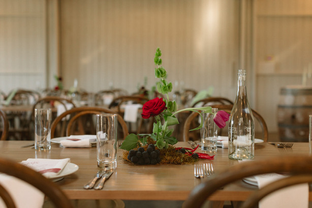 Bold modern wedding florals at the hunting lodge Auckland 