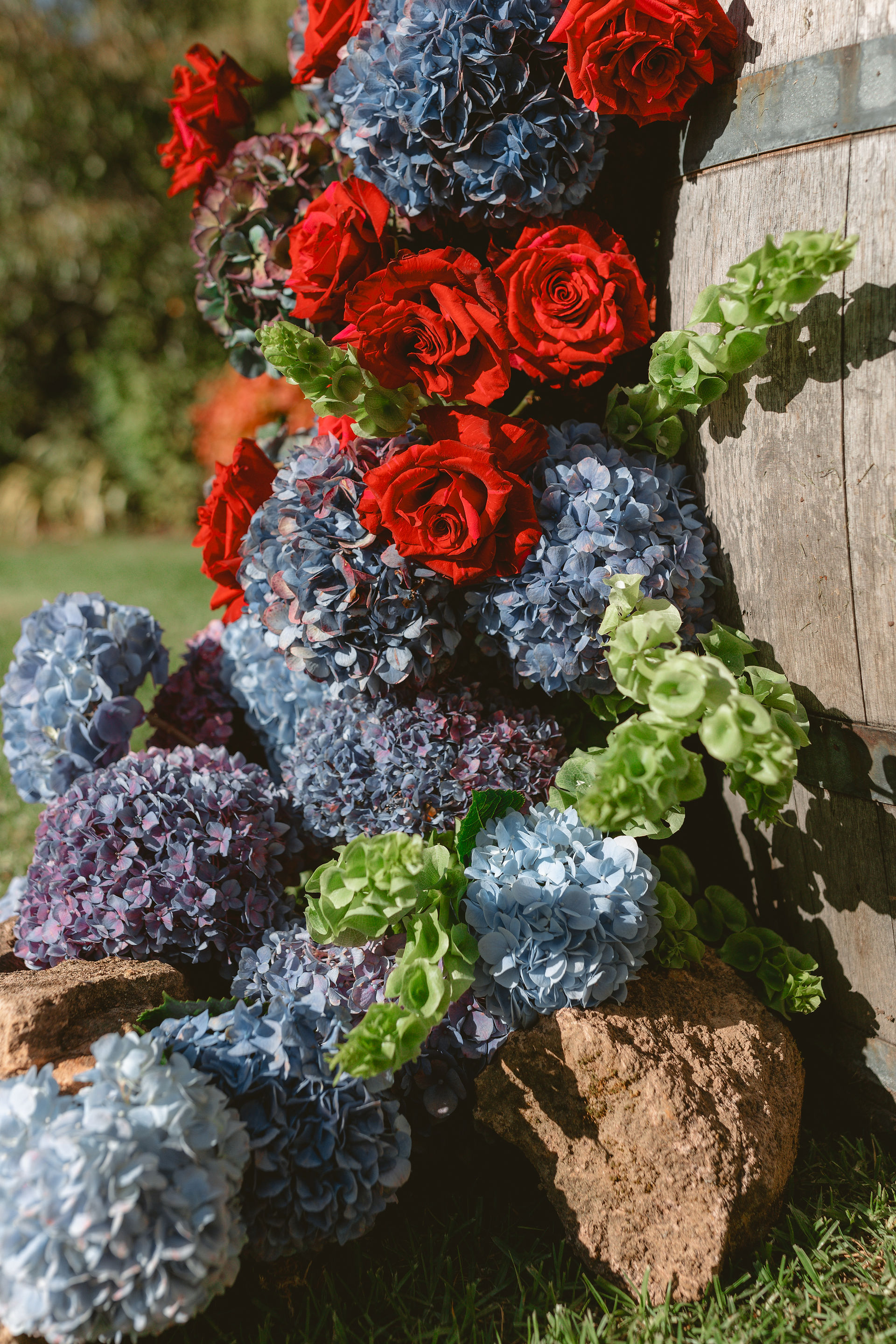 Bold modern wedding florals at the hunting lodge Auckland 