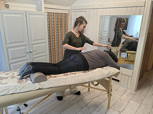 energetische Behandlung einer Kundin in meiner Praxis