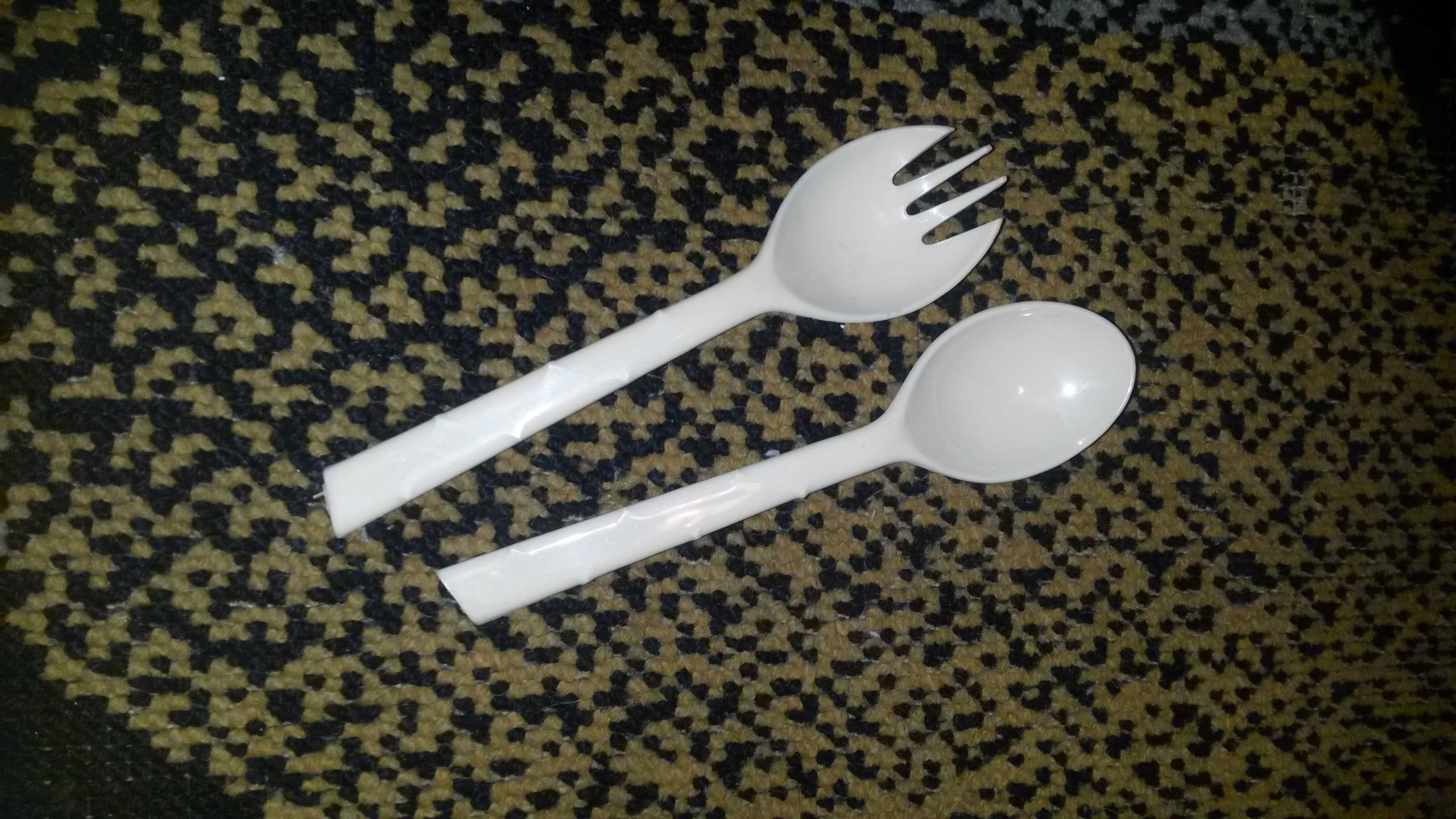 couvert à salade vintage plastique couleur beige 