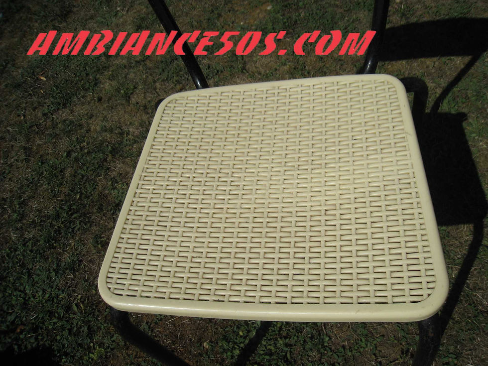 Miniature : Chaise Fantasia vintage en plastique beige – pieds métal noir (années 50/60)