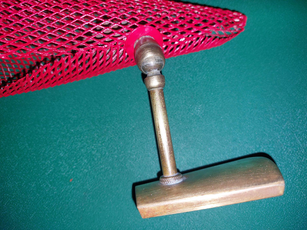 Miniature : Applique cône grillagé rouge style Matégot – Années 50