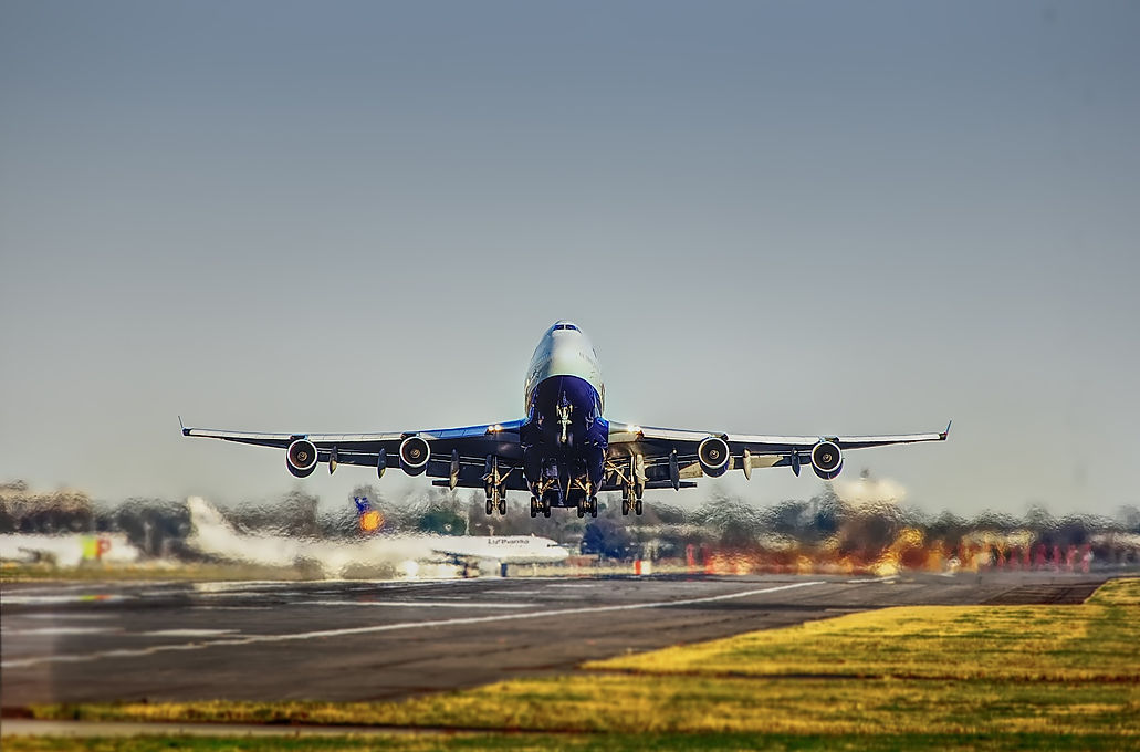 airplane-2745898_1920.jpg