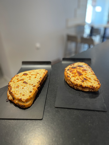 Tartine salée pour déjeuner en terrasse au Lavandou
