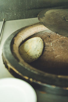 Cheese naan dans le tandoor-min.jpg