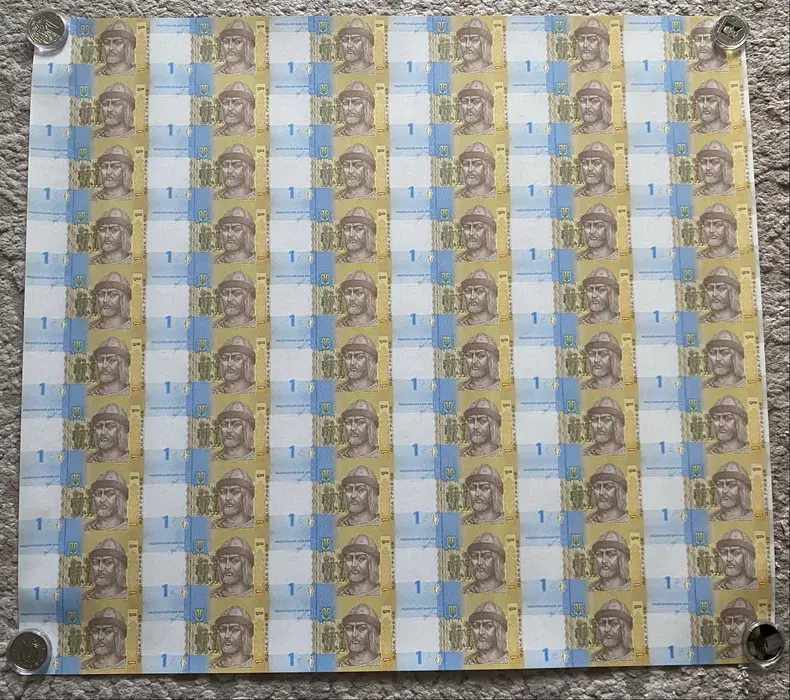 Нерозрізаний лист 1-гривневих банкнот України