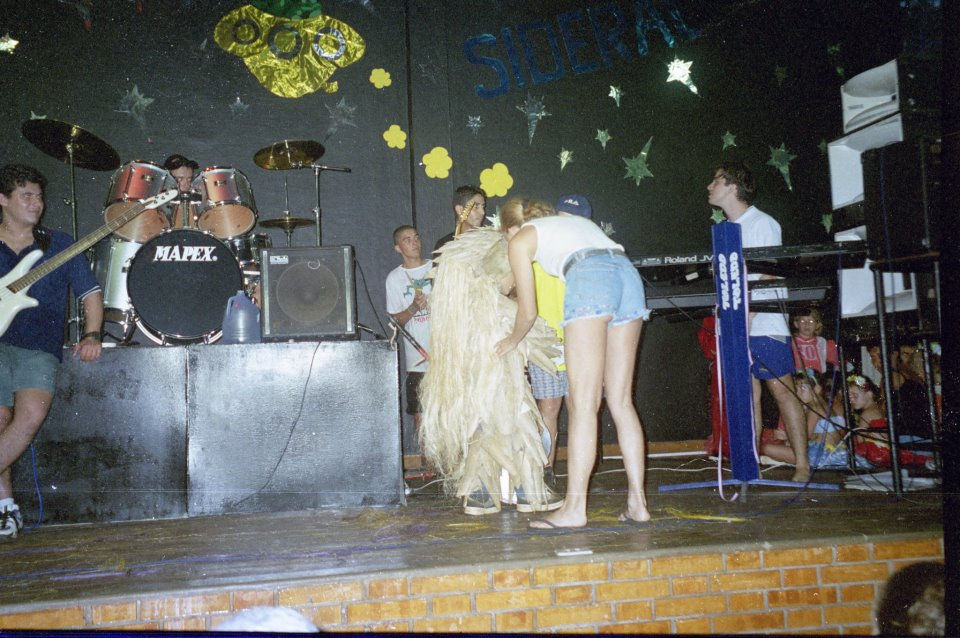 422104_248564671892666_100002174057553_5