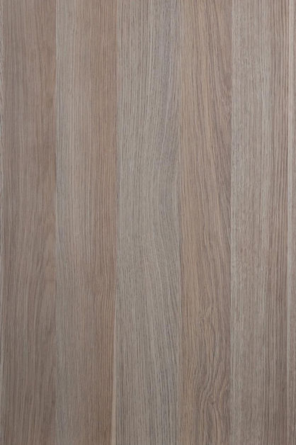 Cendra Melamina Vesto Textura Diseño en sintonía con la tendencia escandinava, es una madera suave de apariencia natural con tonalidades café y gris.