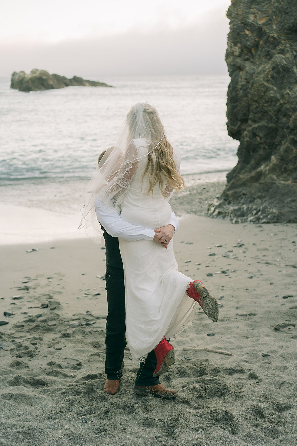 Mendocino Wedding along the cliffside - Wedding Photos